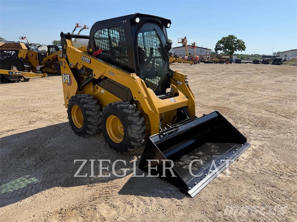 CAT 242D3 Φορτωτάκια
