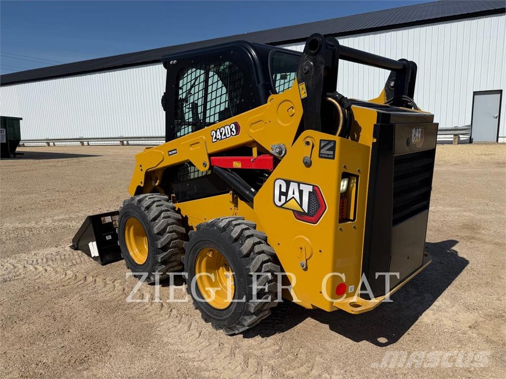 CAT 242D3 Φορτωτάκια