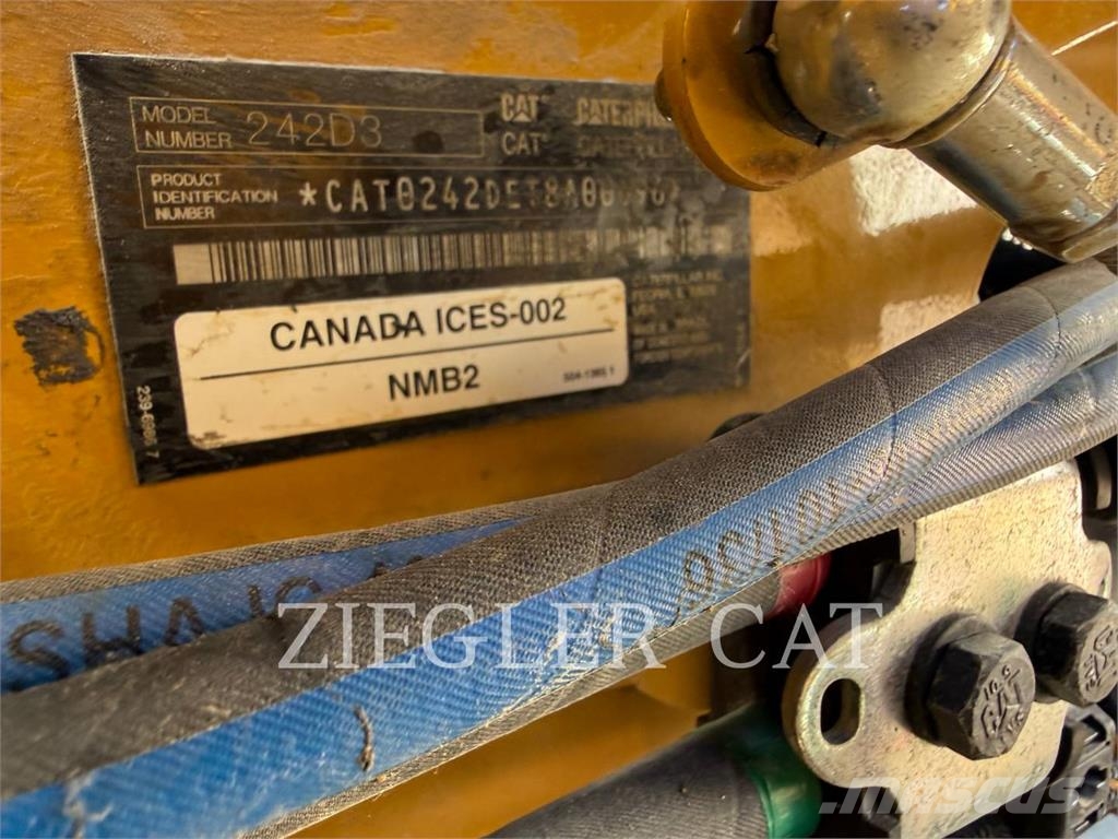 CAT 242D3 Φορτωτάκια