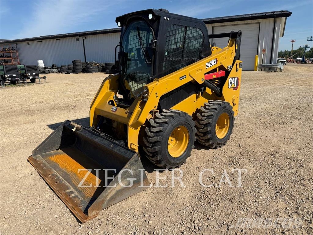 CAT 242D3 Φορτωτάκια