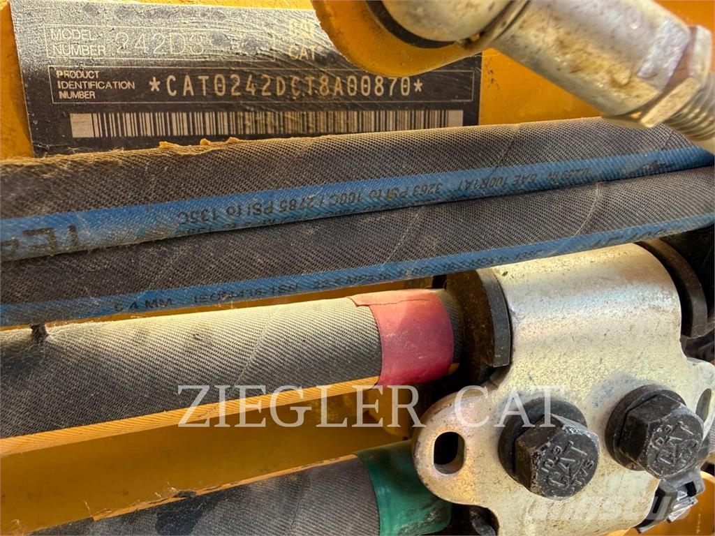 CAT 242D3 Φορτωτάκια