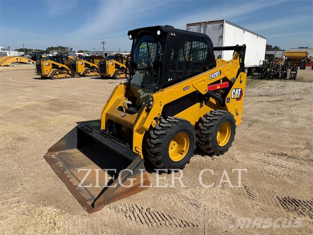 CAT 242D3 Φορτωτάκια