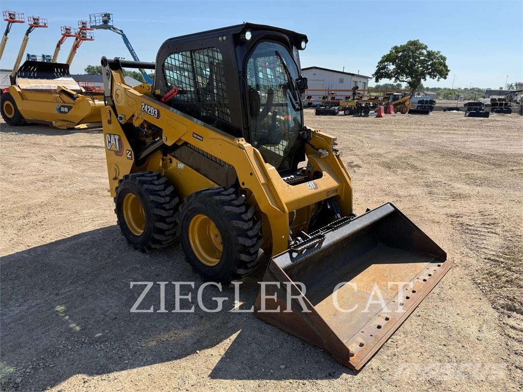 CAT 242D3 Φορτωτάκια