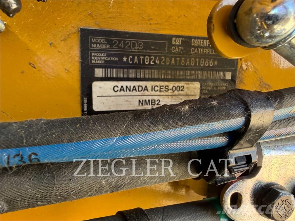 CAT 242D3 Φορτωτάκια