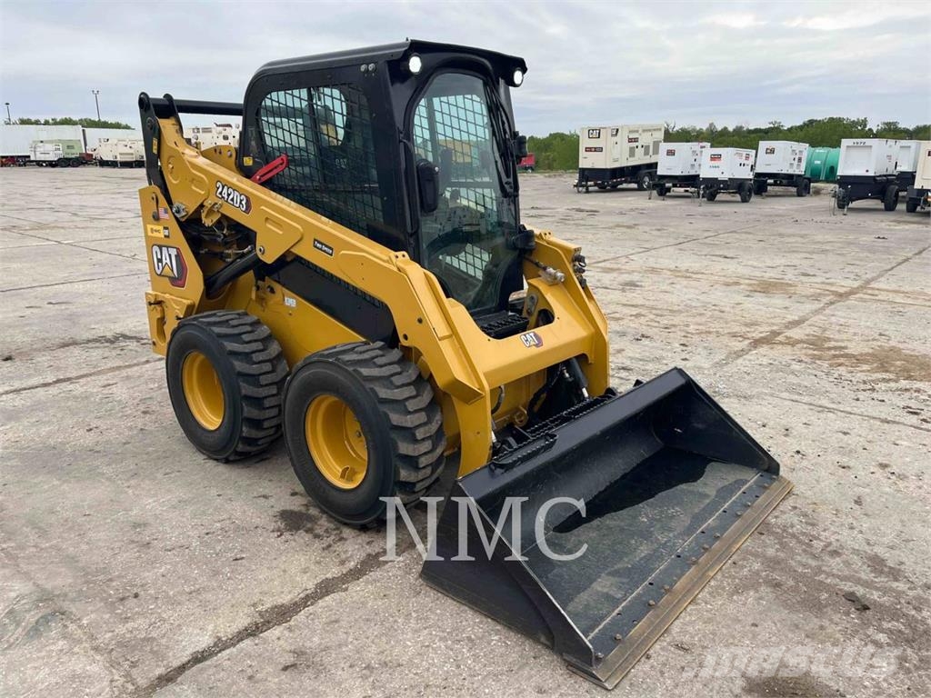 CAT 242D3 Φορτωτάκια