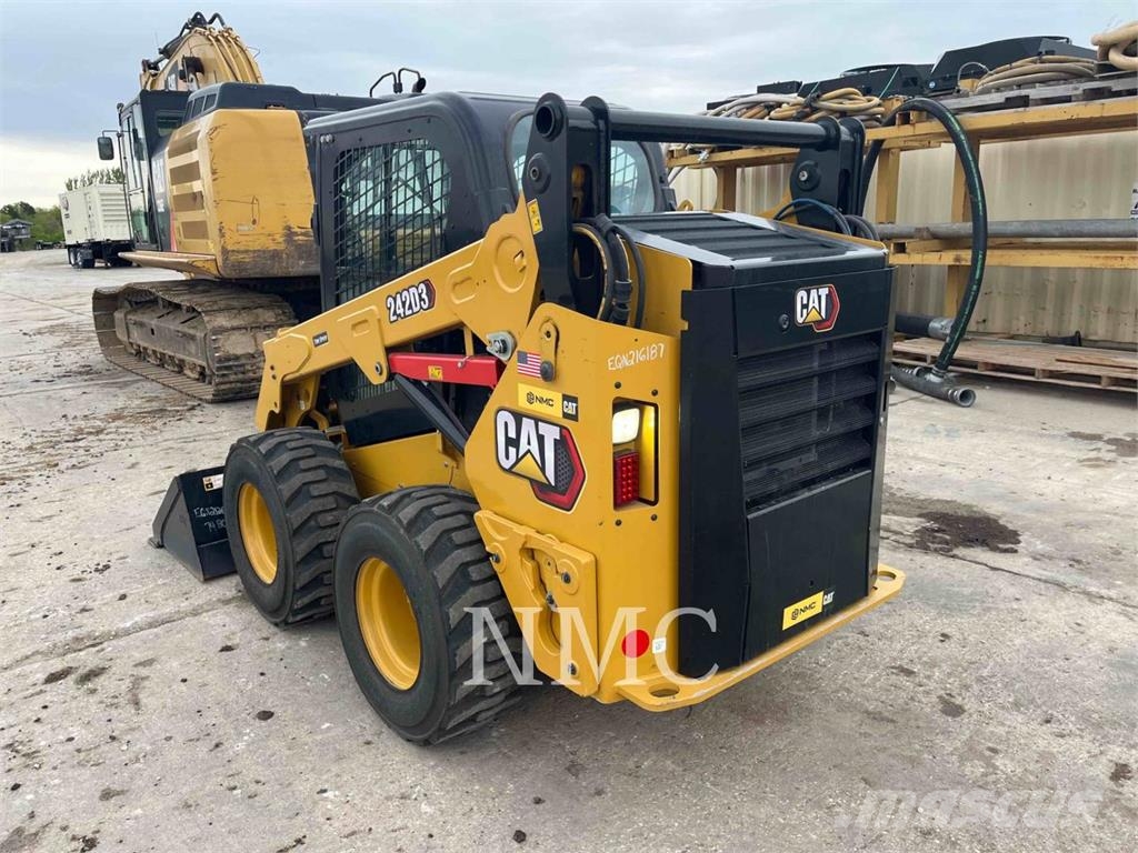 CAT 242D3 Φορτωτάκια