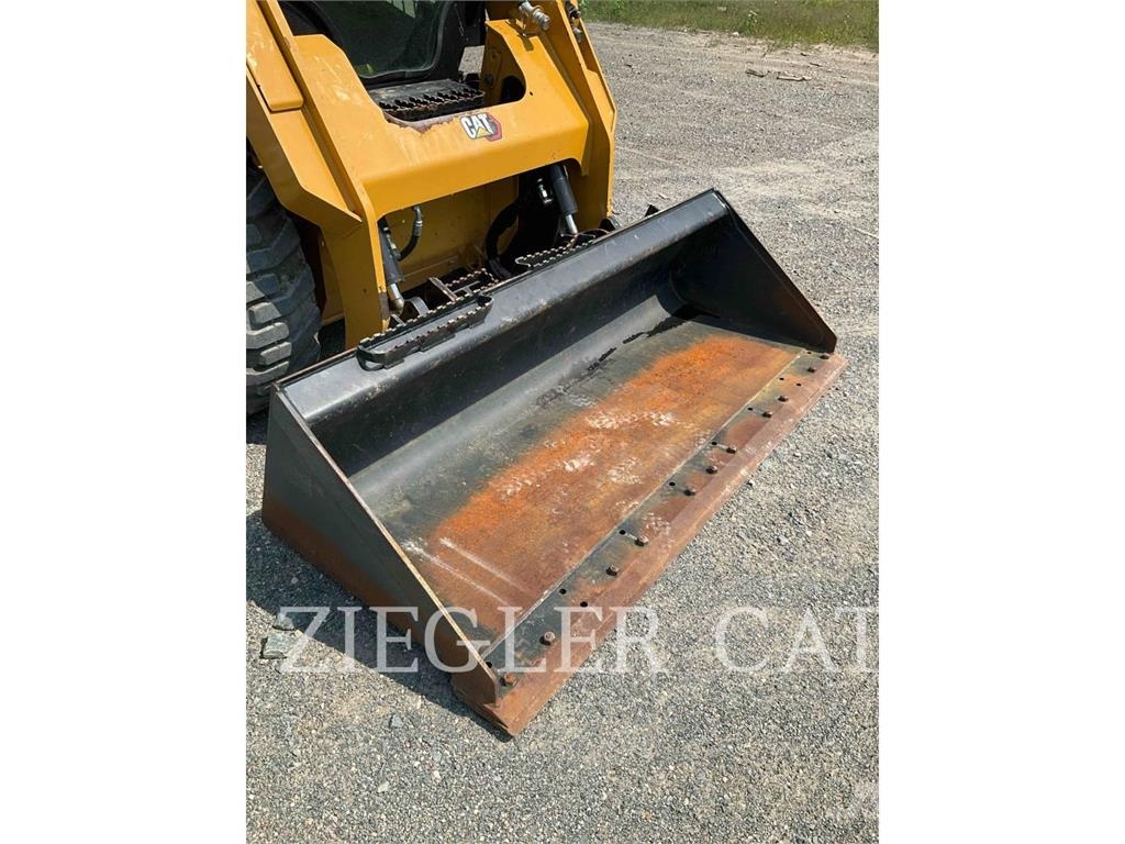 CAT 242D3 Minilæsser - skridstyret