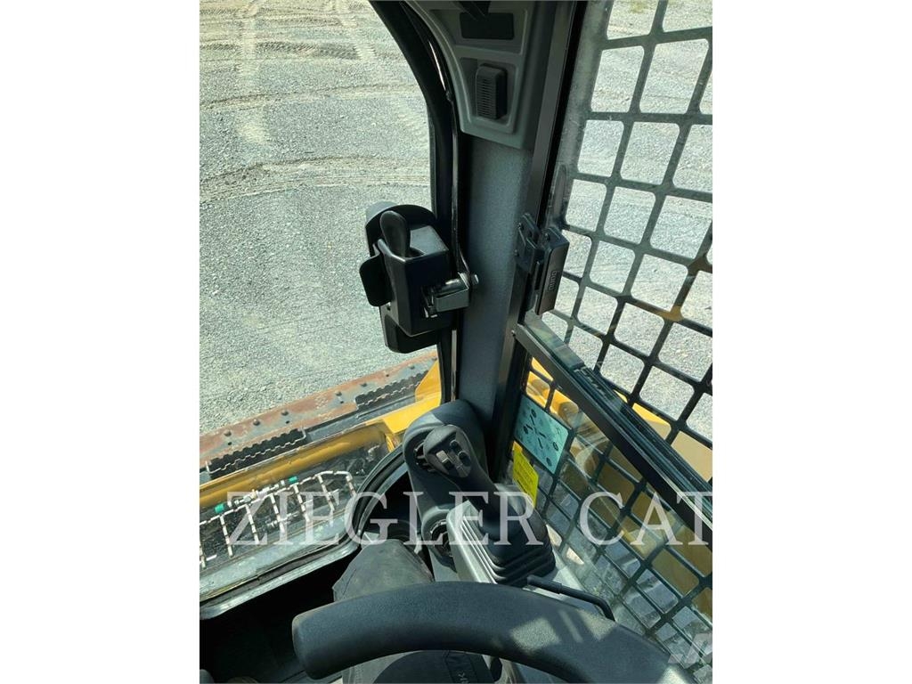 CAT 242D3 Minilæsser - skridstyret