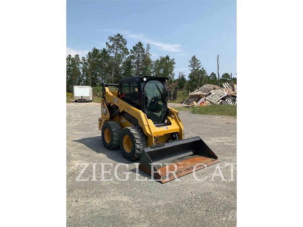 CAT 242D3 Minilæsser - skridstyret