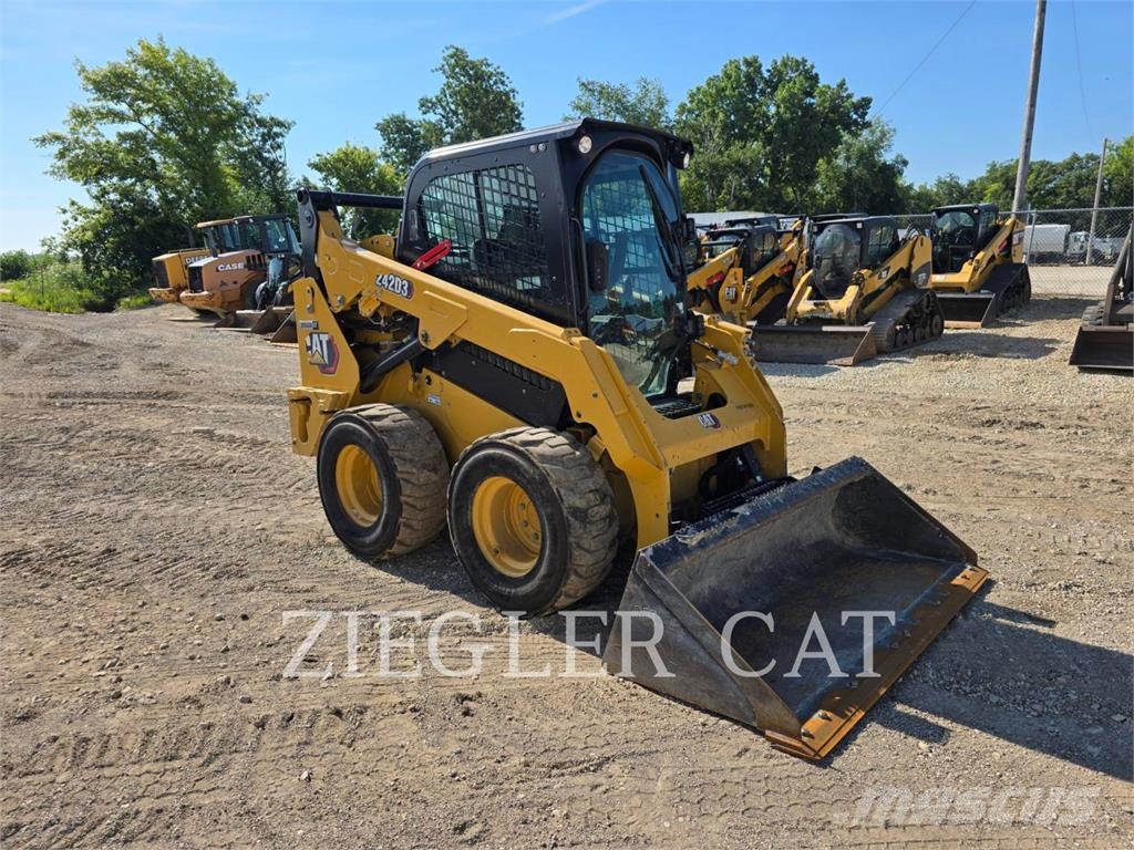 CAT 242D3 Φορτωτάκια