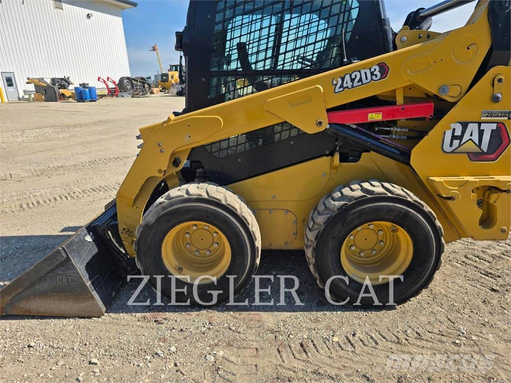 CAT 242D3 Φορτωτάκια