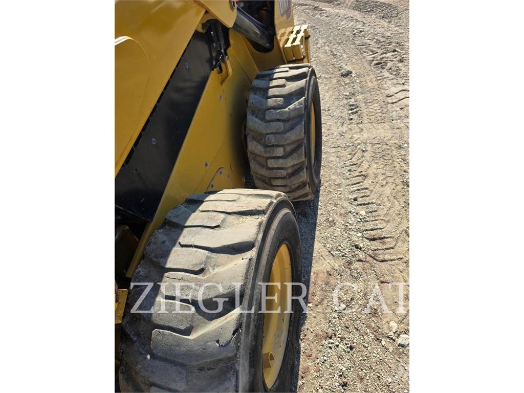 CAT 242D3 Φορτωτάκια