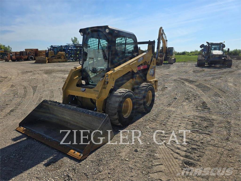 CAT 242D3 Φορτωτάκια