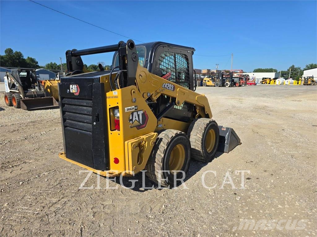 CAT 242D3 Φορτωτάκια