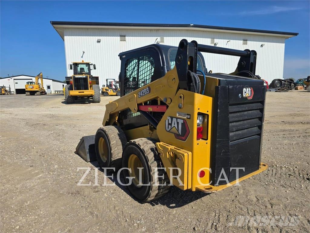 CAT 242D3 Φορτωτάκια