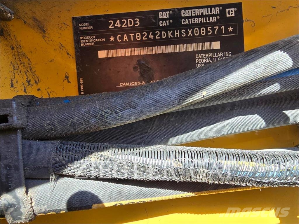 CAT 242D3 Φορτωτάκια