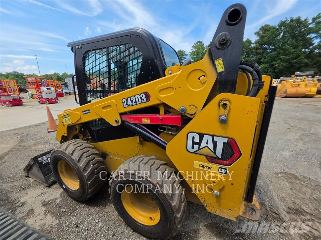 CAT 242D3 Φορτωτάκια