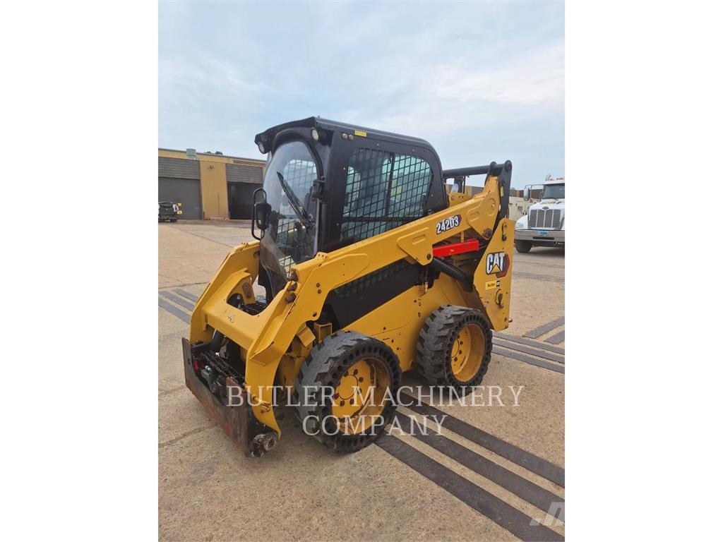 CAT 242D3 Φορτωτάκια
