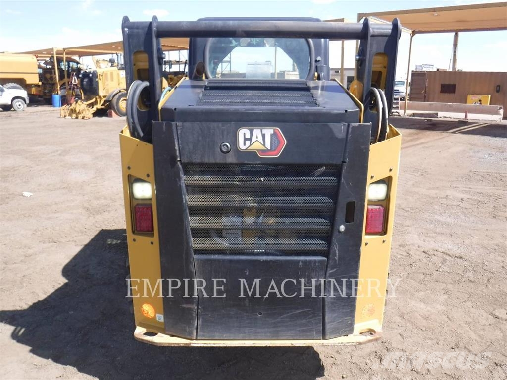 CAT 242D3 لوادر انزلاقية التوجيه