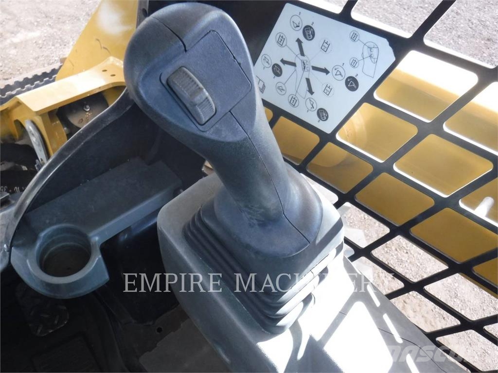 CAT 242D3 لوادر انزلاقية التوجيه