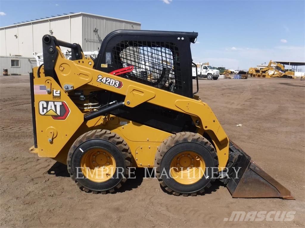 CAT 242D3 لوادر انزلاقية التوجيه
