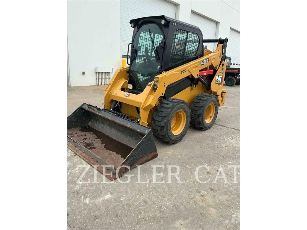 CAT 242D3 Φορτωτάκια