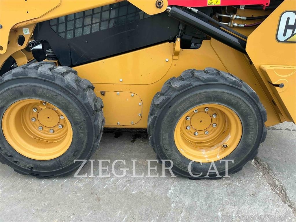 CAT 242D3 Φορτωτάκια