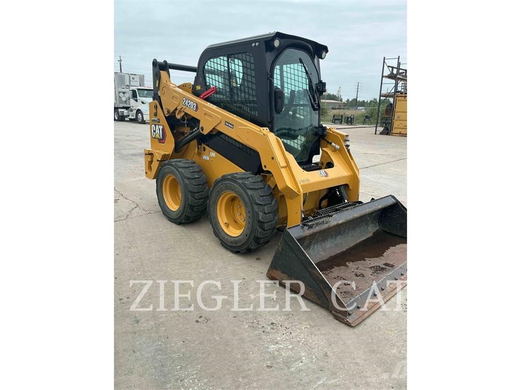 CAT 242D3 Φορτωτάκια