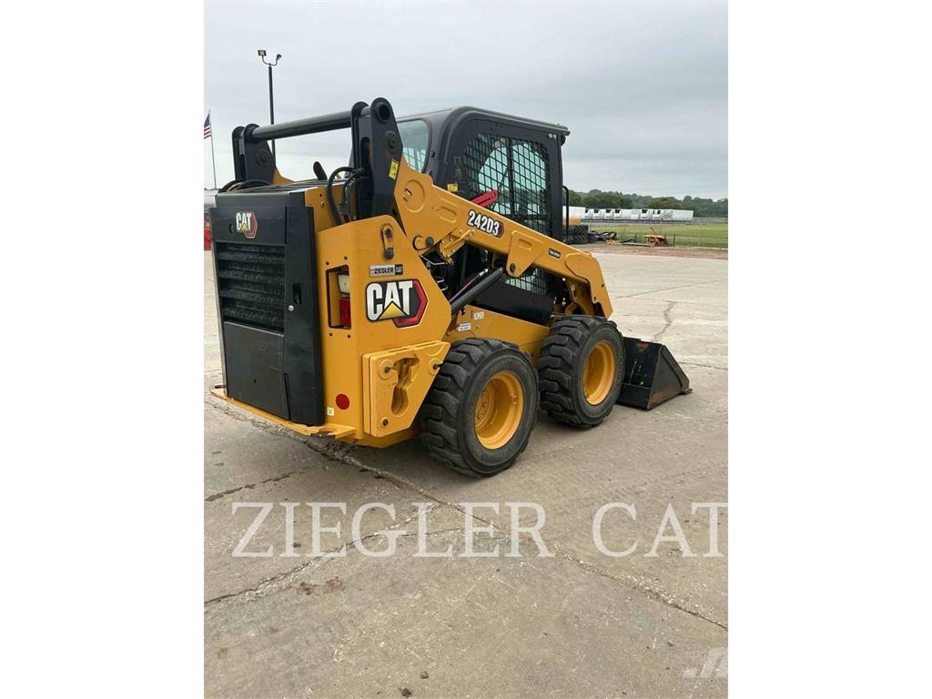 CAT 242D3 Φορτωτάκια