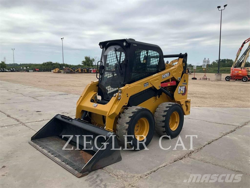 CAT 242D3 Φορτωτάκια