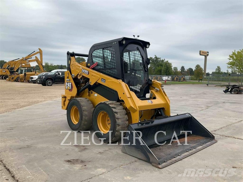 CAT 242D3 Φορτωτάκια