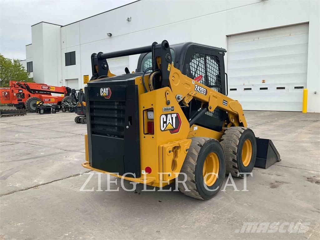 CAT 242D3 Φορτωτάκια