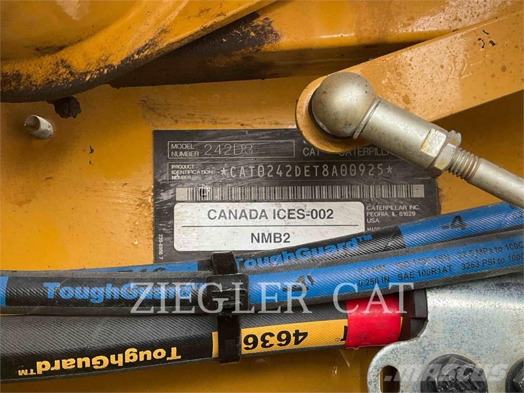 CAT 242D3 Φορτωτάκια