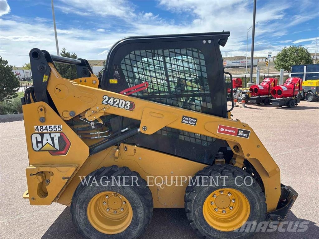 CAT 242D3 Skid steer mini nakladalci