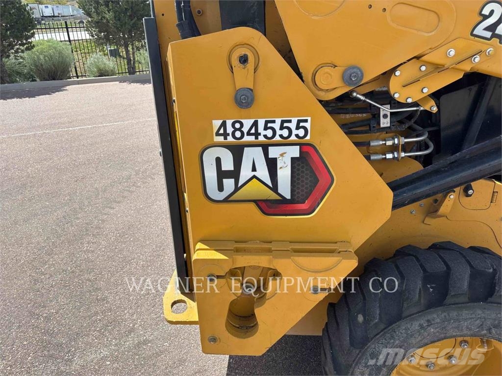 CAT 242D3 Skid steer mini nakladalci