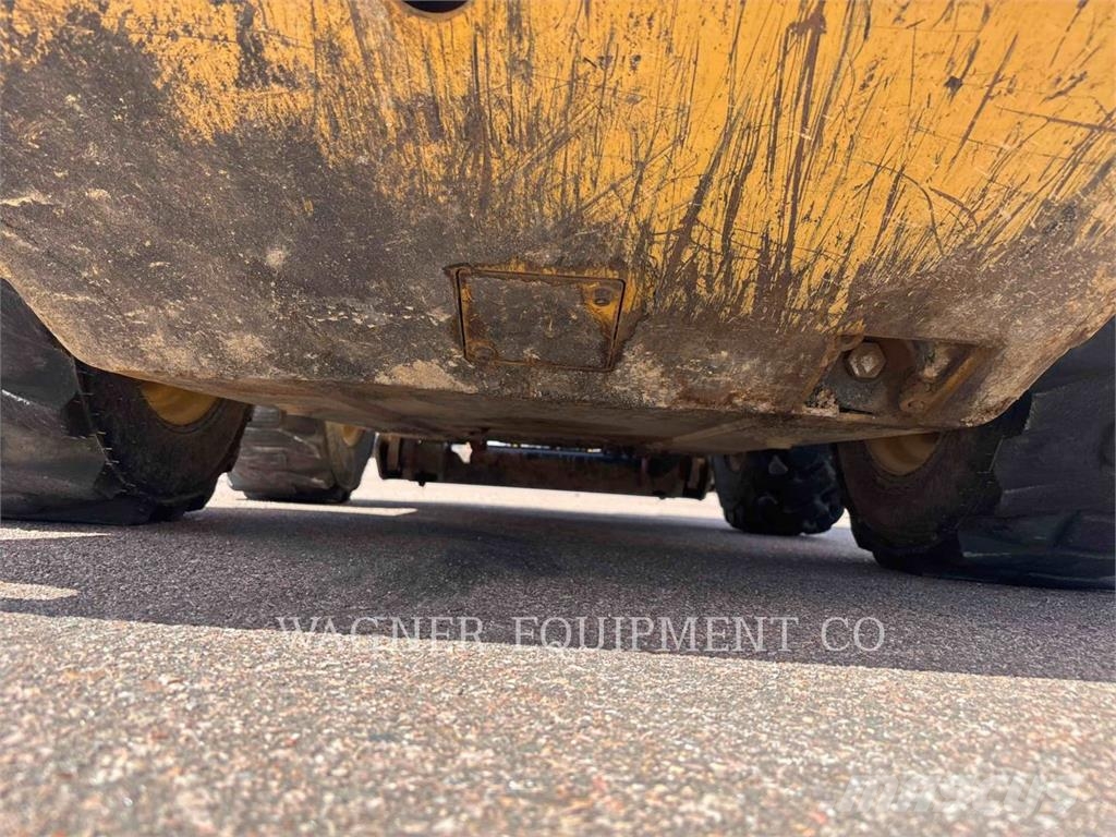 CAT 242D3 Skid steer mini nakladalci