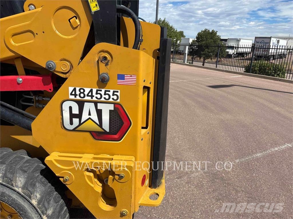 CAT 242D3 Skid steer mini nakladalci
