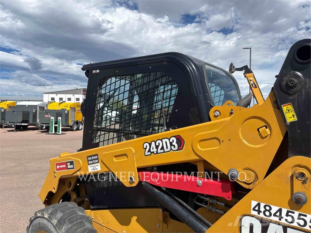 CAT 242D3 Skid steer mini nakladalci