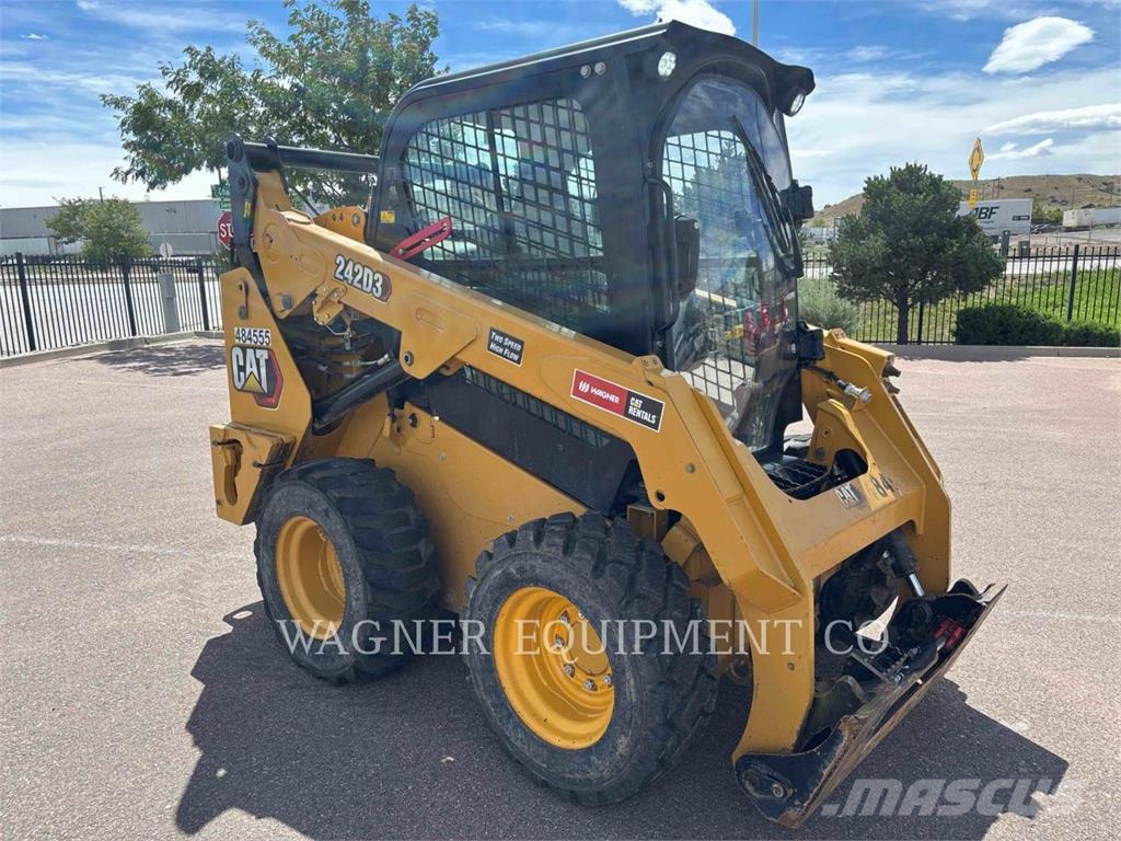 CAT 242D3 Skid steer mini nakladalci