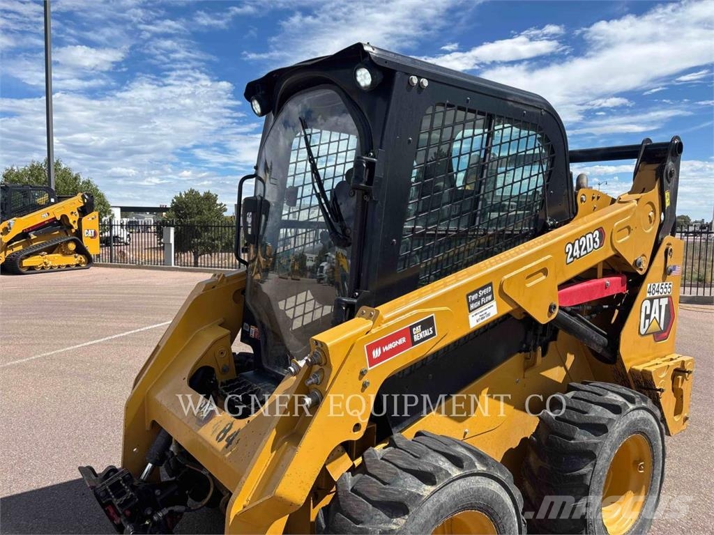 CAT 242D3 Skid steer mini nakladalci