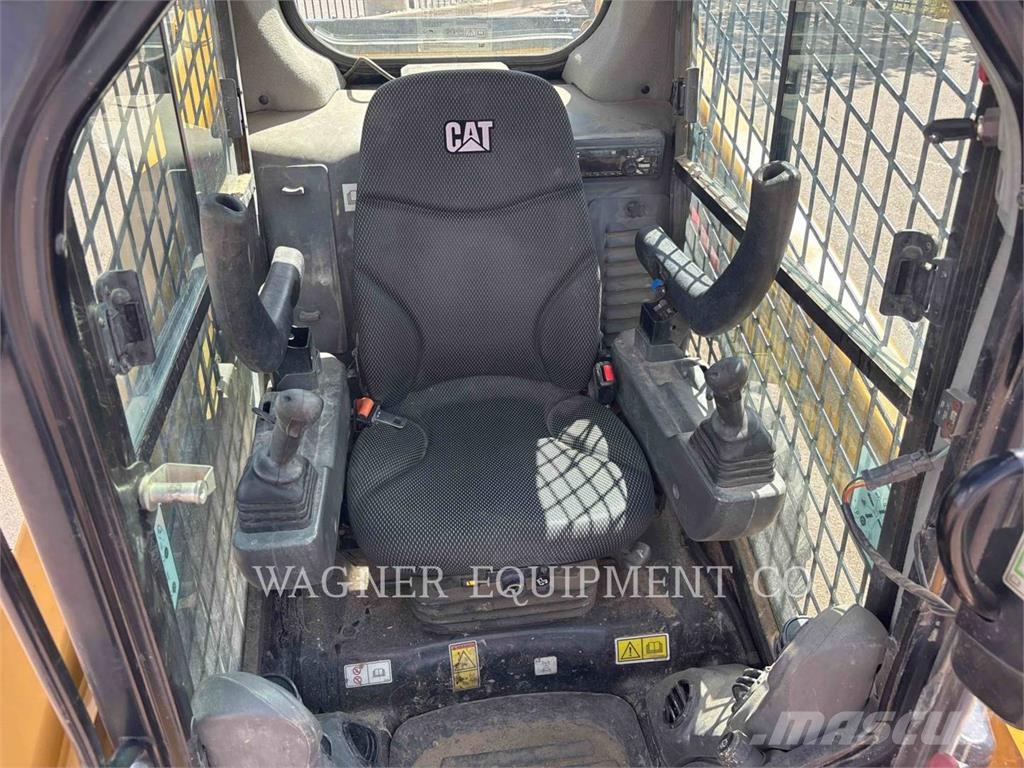 CAT 242D3 Skid steer mini nakladalci