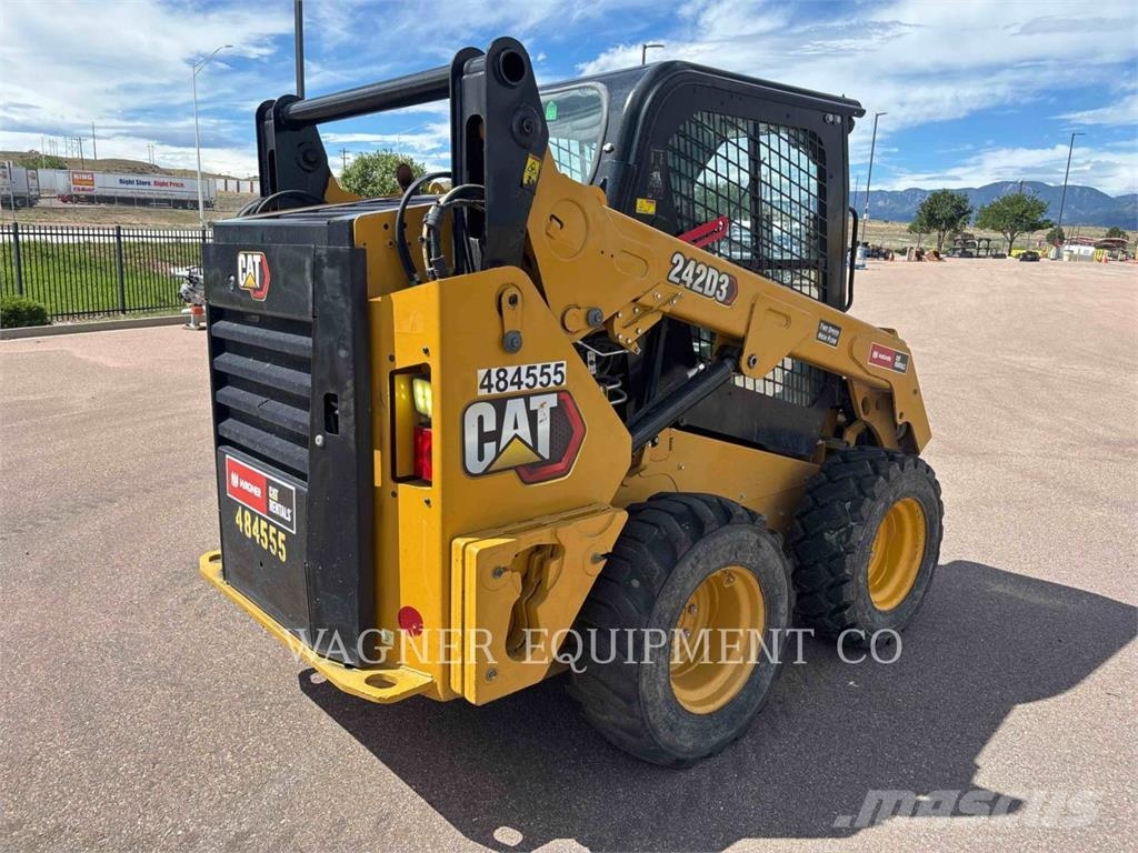 CAT 242D3 Skid steer mini nakladalci