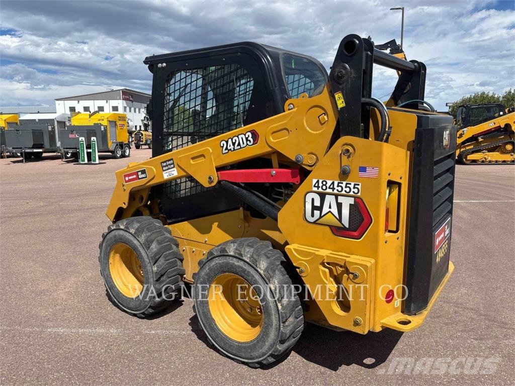 CAT 242D3 Skid steer mini nakladalci