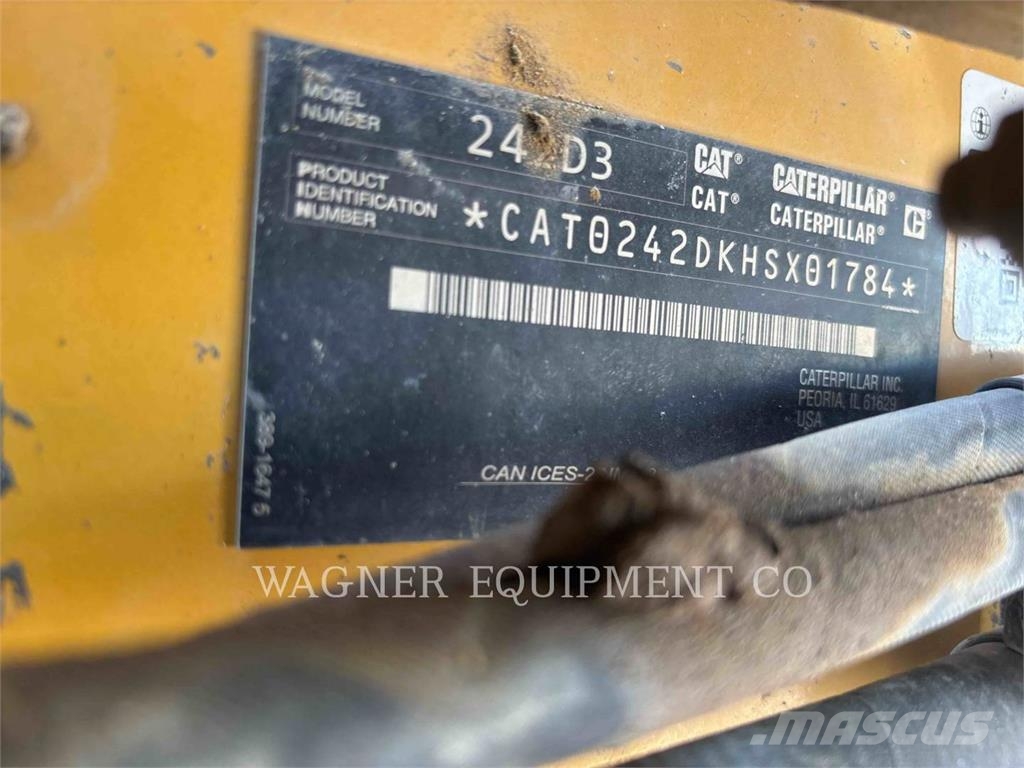 CAT 242D3 Skid steer mini nakladalci