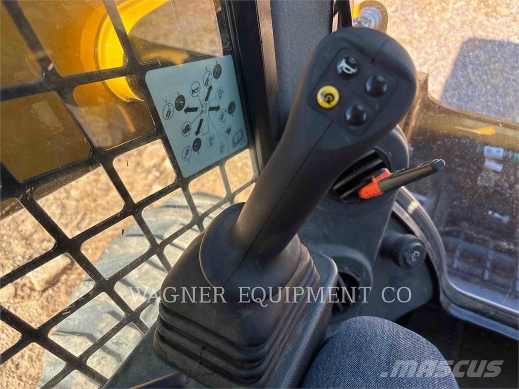 CAT 242D3 Skid steer mini nakladalci