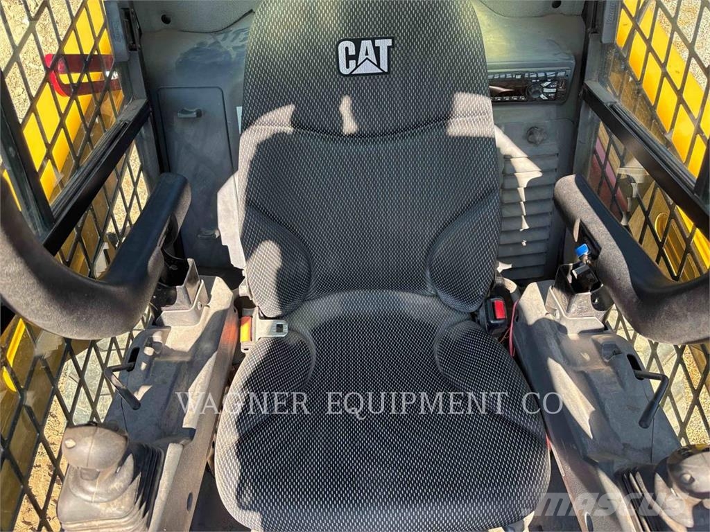CAT 242D3 Skid steer mini nakladalci
