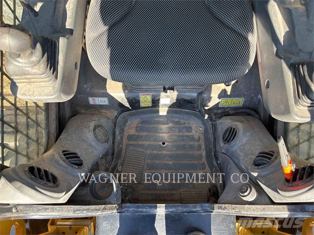 CAT 242D3 Skid steer mini nakladalci