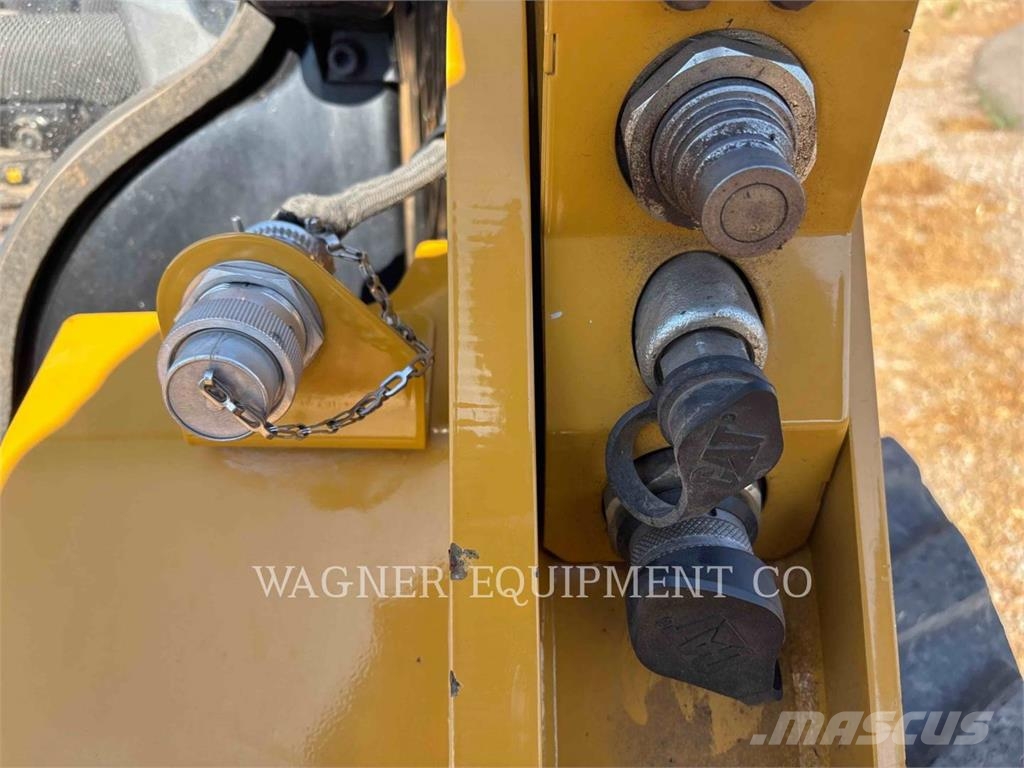 CAT 242D3 Skid steer mini nakladalci