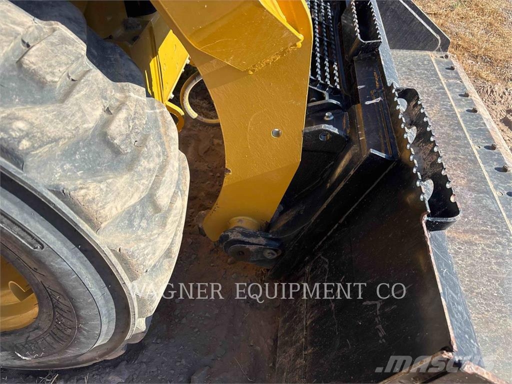 CAT 242D3 Skid steer mini nakladalci