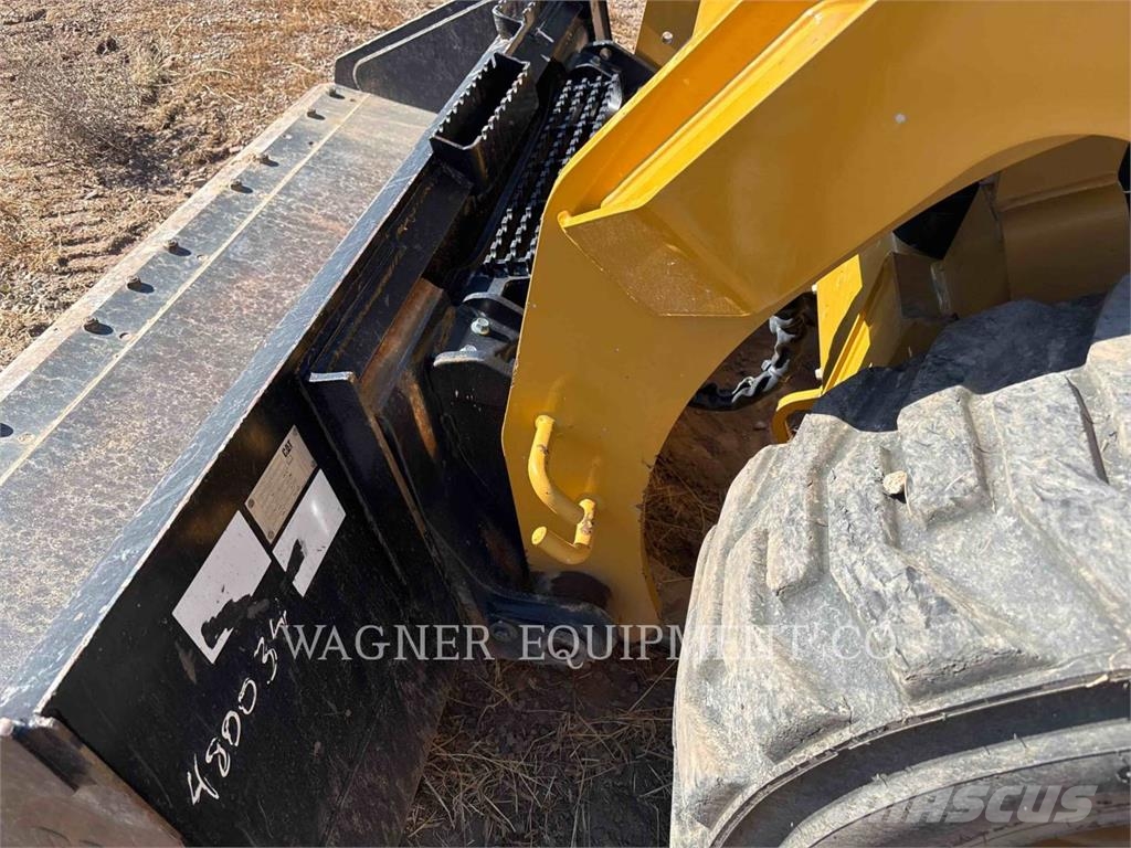 CAT 242D3 Skid steer mini nakladalci